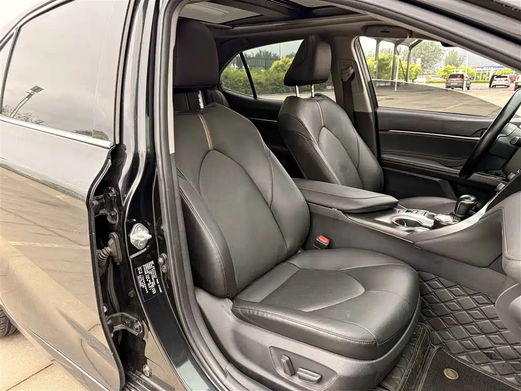 Toyota Camry 2021 — фото 10