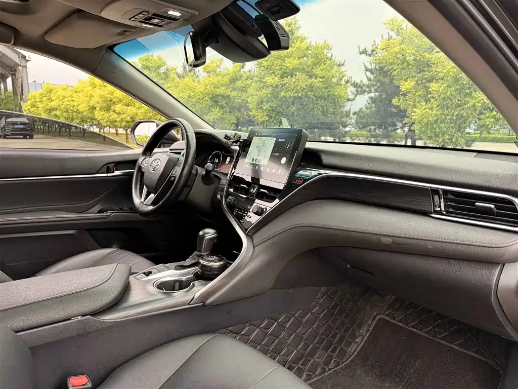 Toyota Camry 2021 — фото 16