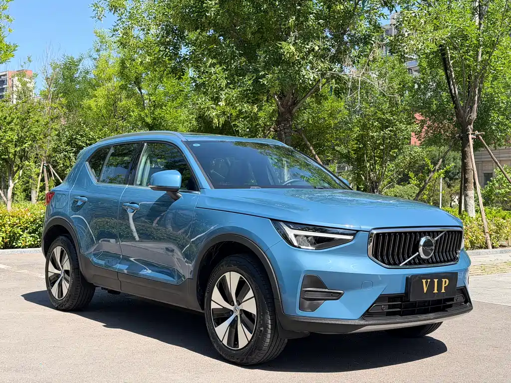 Volvo XC40 2025 — фото 3