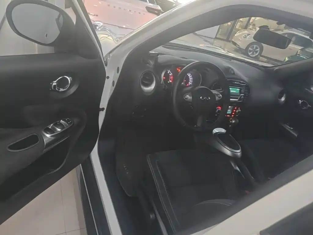 Infiniti ESQ 2017 — фото 16