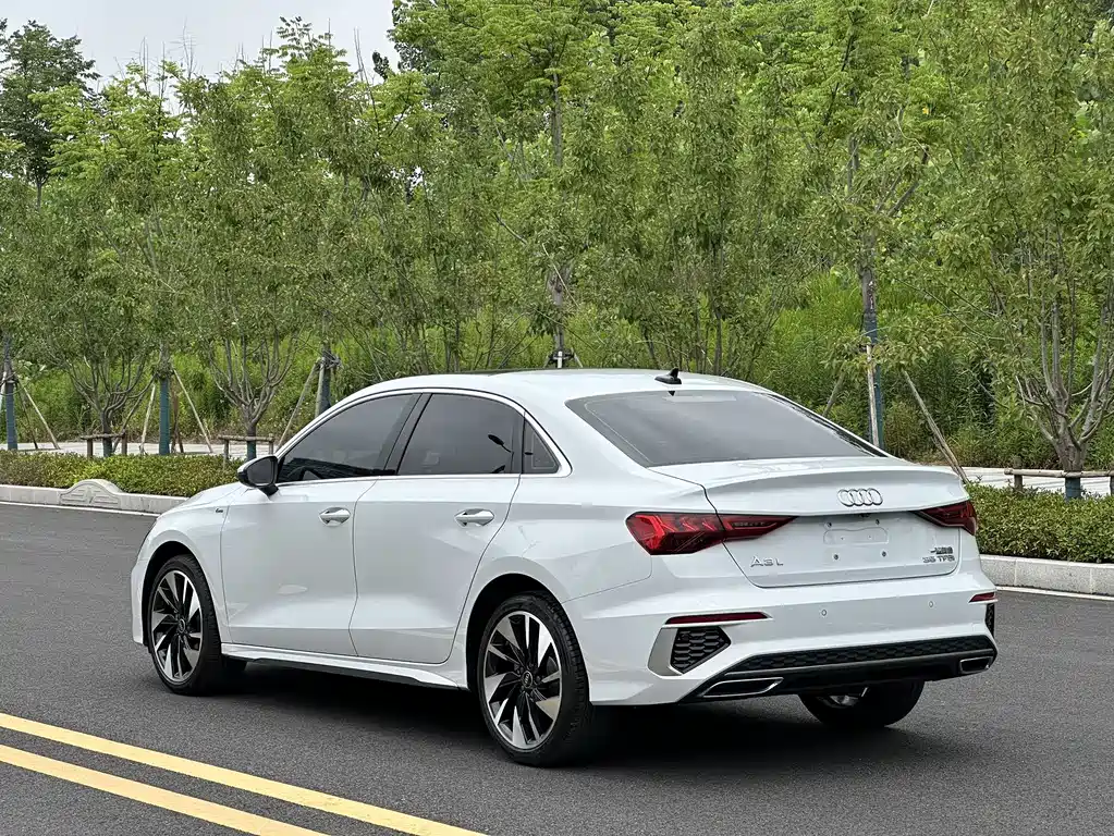 Audi A3 2023 — фото 17
