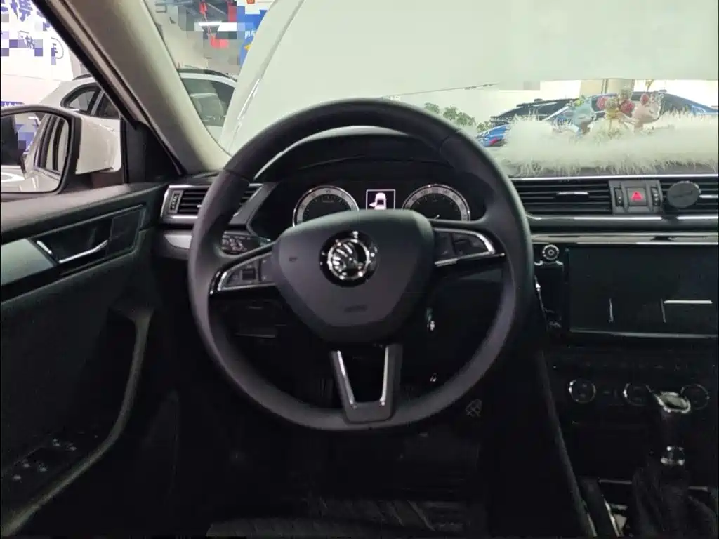 Skoda Superb 2019 — фото 13