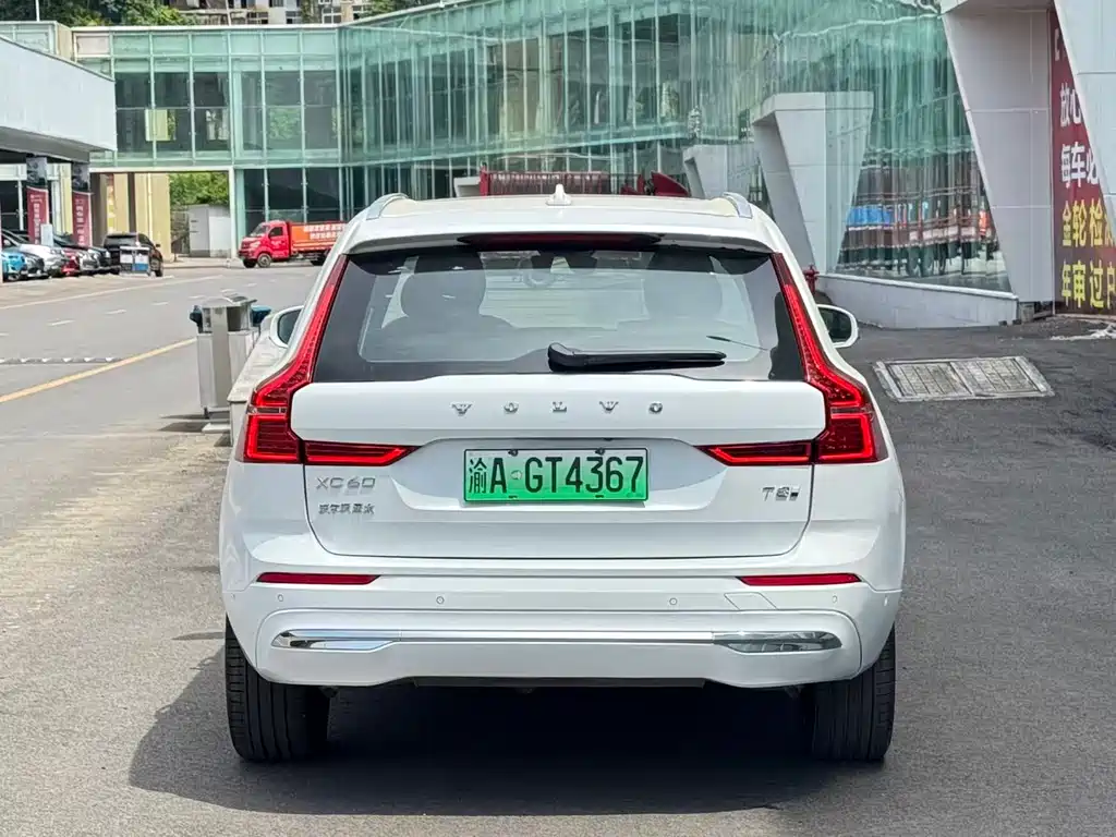 Volvo XC60 Plug-In Hybrid 2025 — фото 12