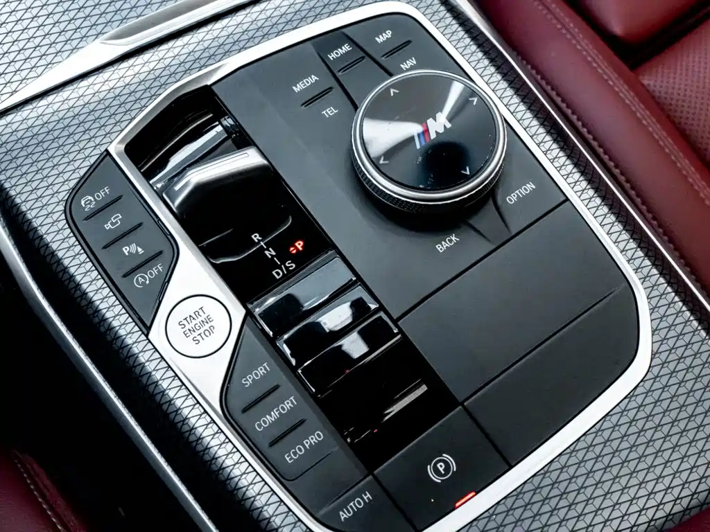 BMW 3 Series 2025 — фото 20