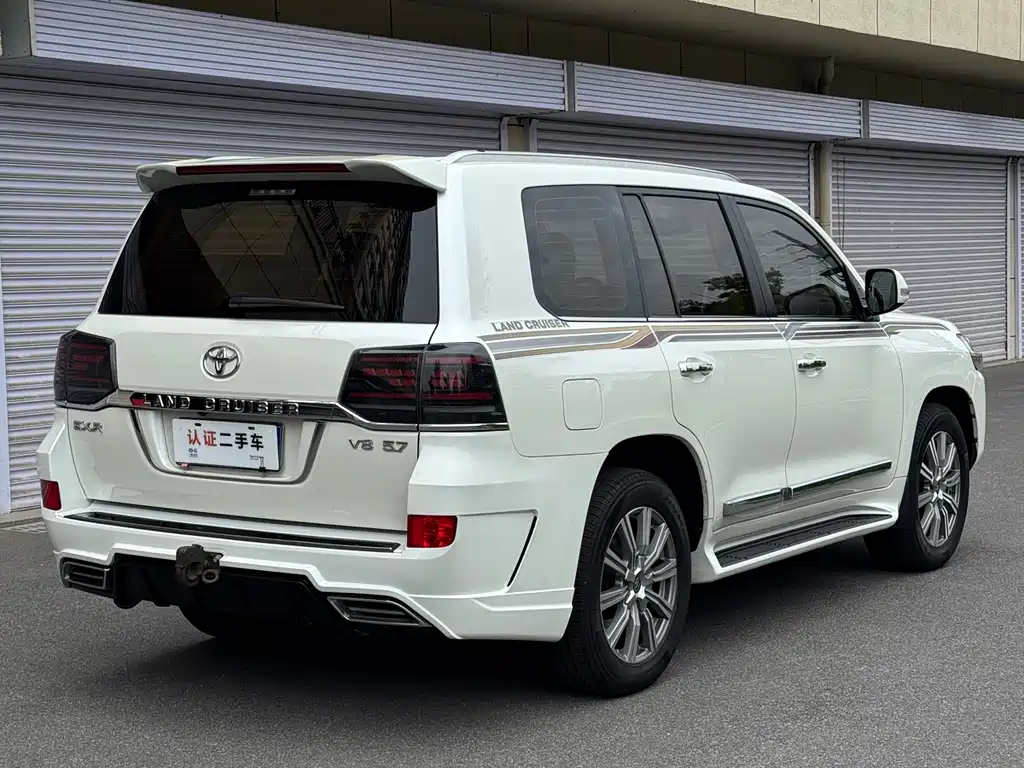 Toyota Land Cruiser 2017 — фото 4