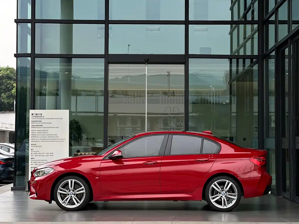BMW 1 Series 2019 — фото 13
