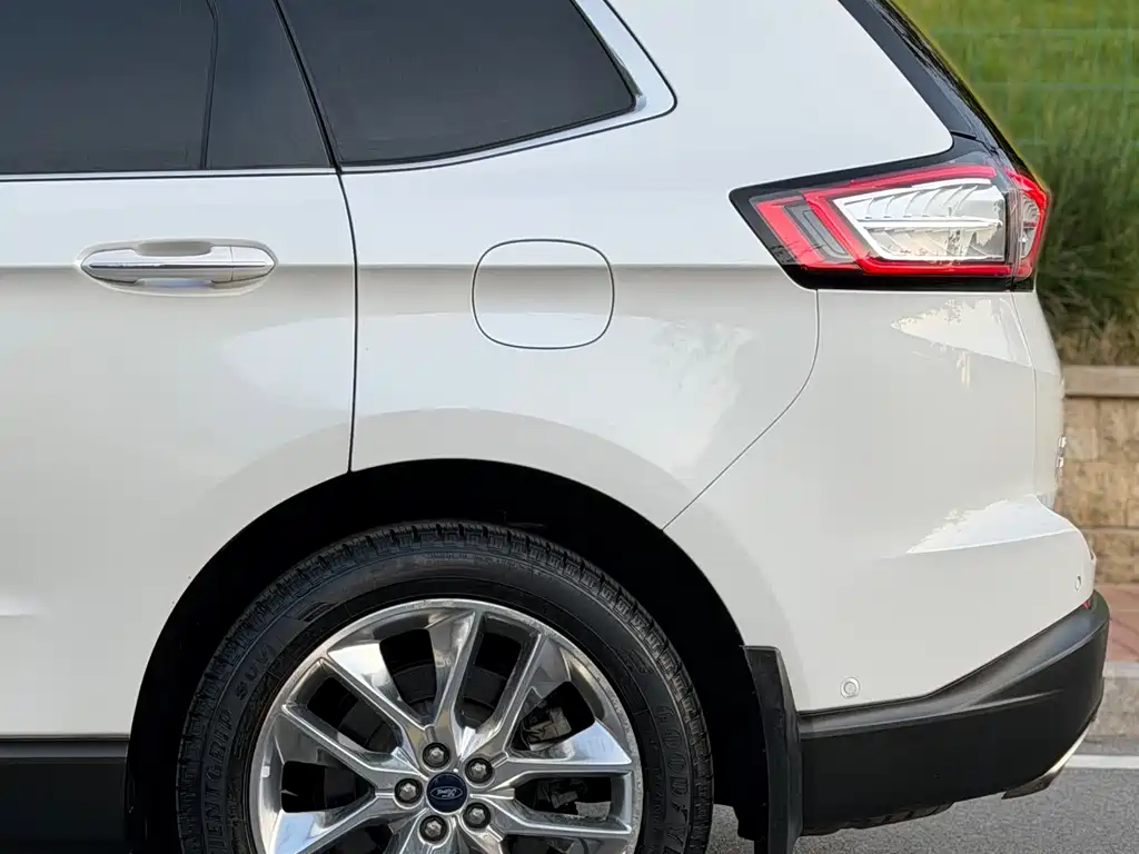 Ford Edge 2017 — фото 15