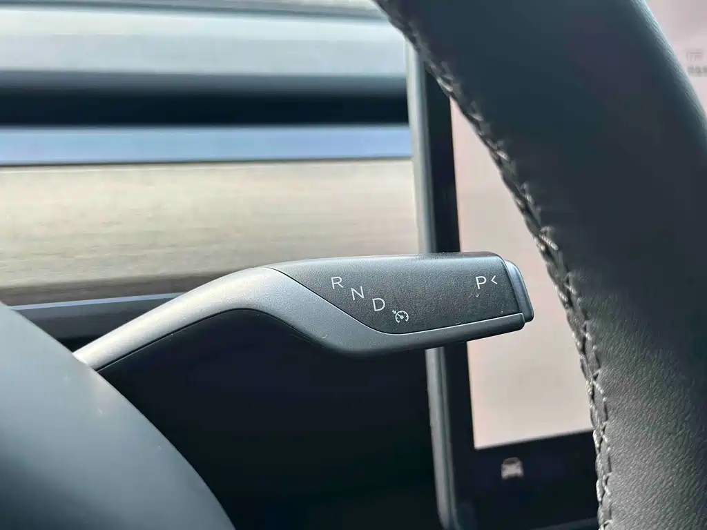 Tesla Model Y 2023 — фото 4