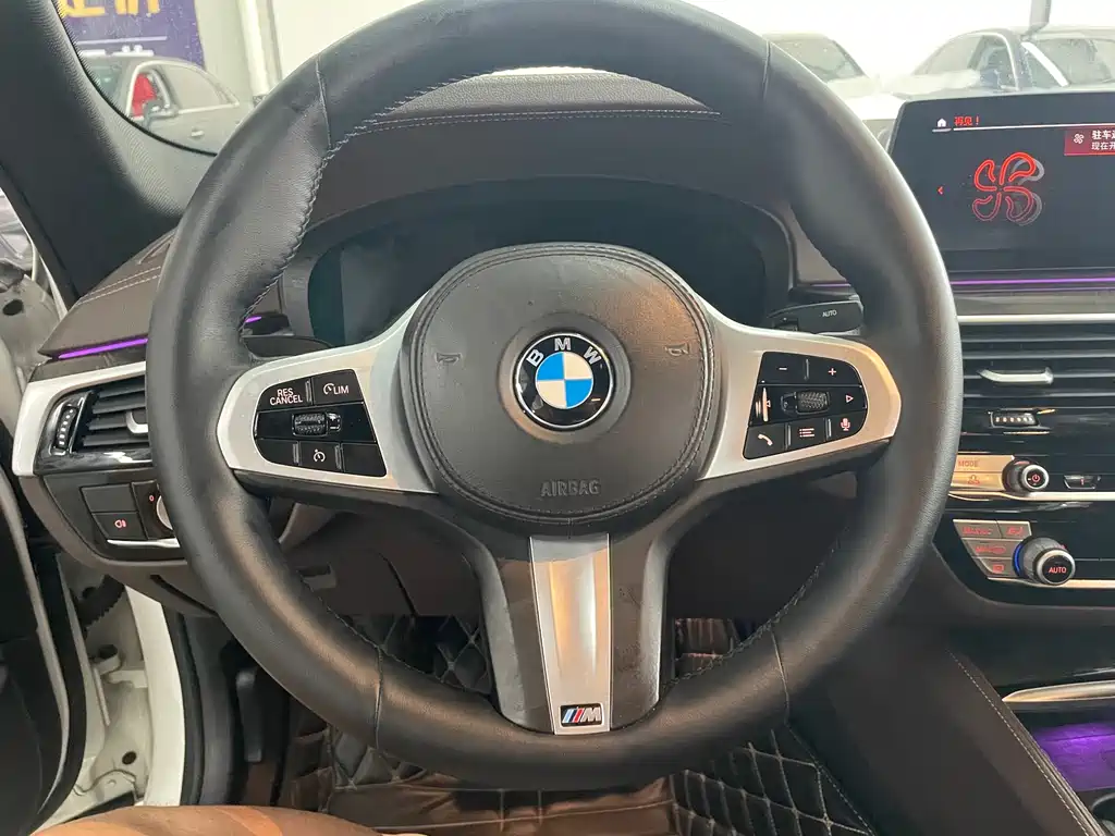 BMW 5 Series 2020 — фото 17