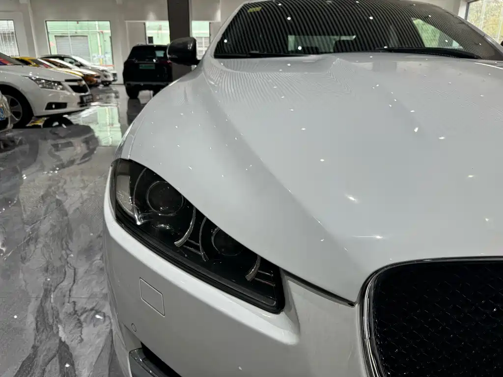 Jaguar XF 2015 — фото 24