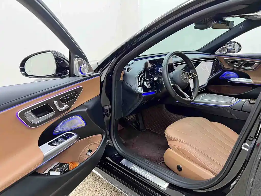 Mercedes-Benz E-Class 2024 — фото 11