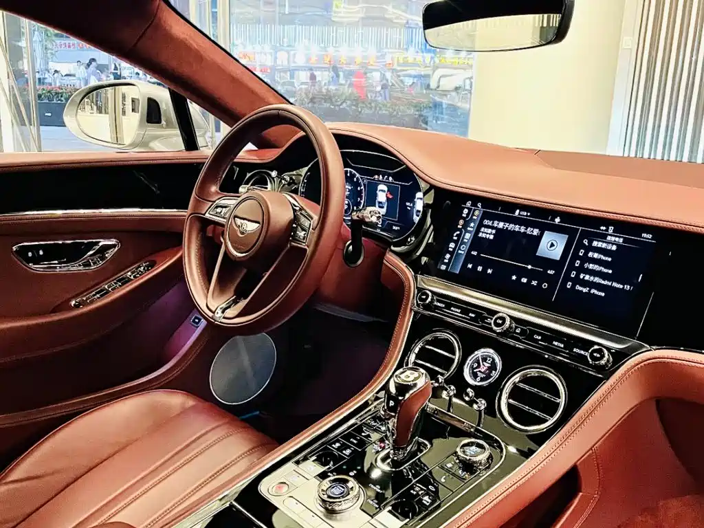 Bentley Continental 2020 — фото 16