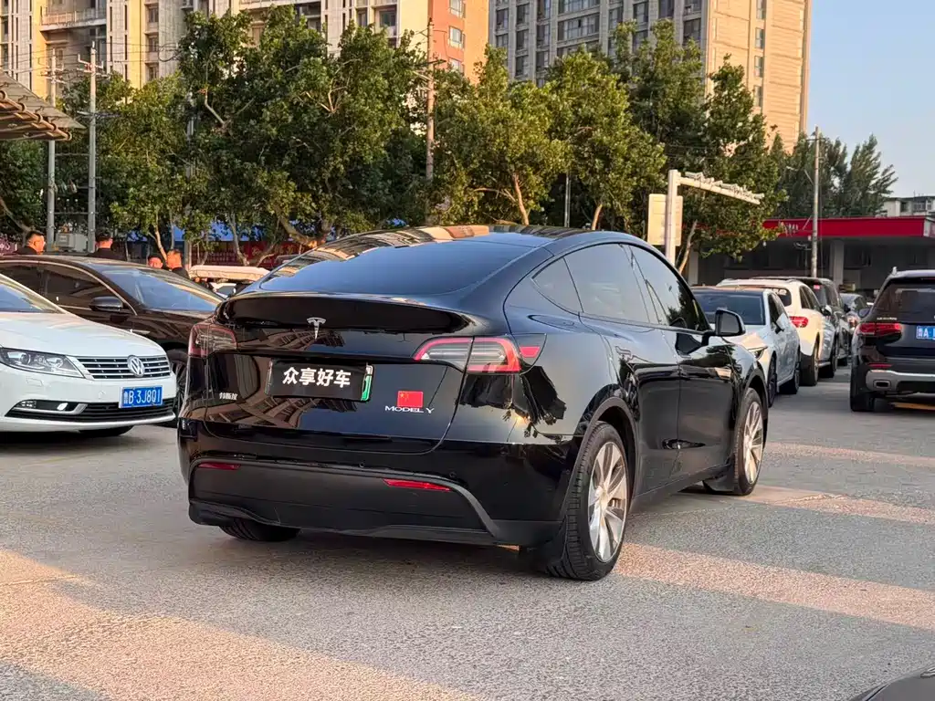 Tesla Model Y 2023 — фото 9