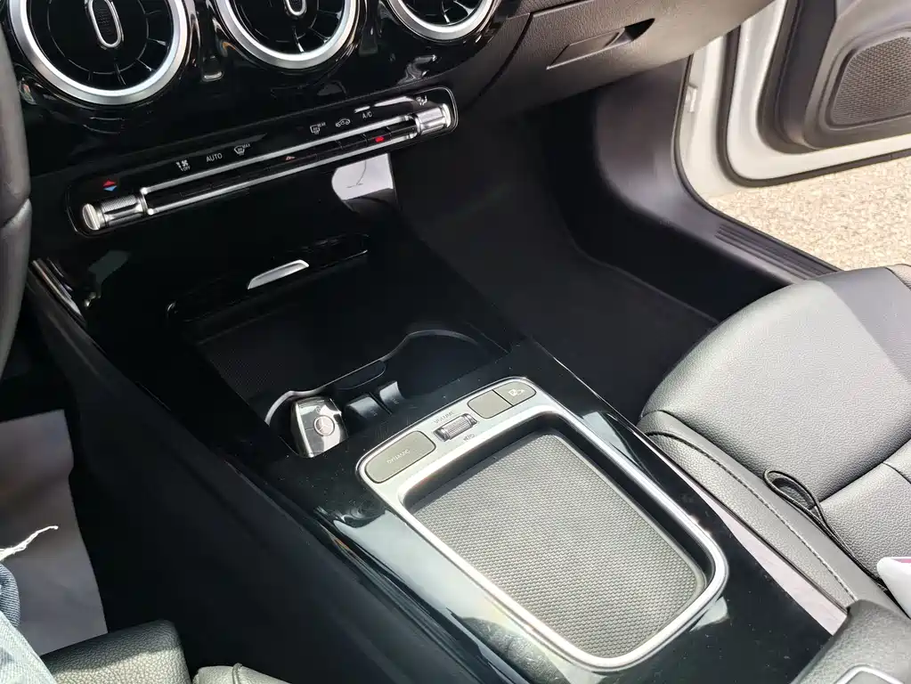 Mercedes-Benz A-Class 2023 — фото 17