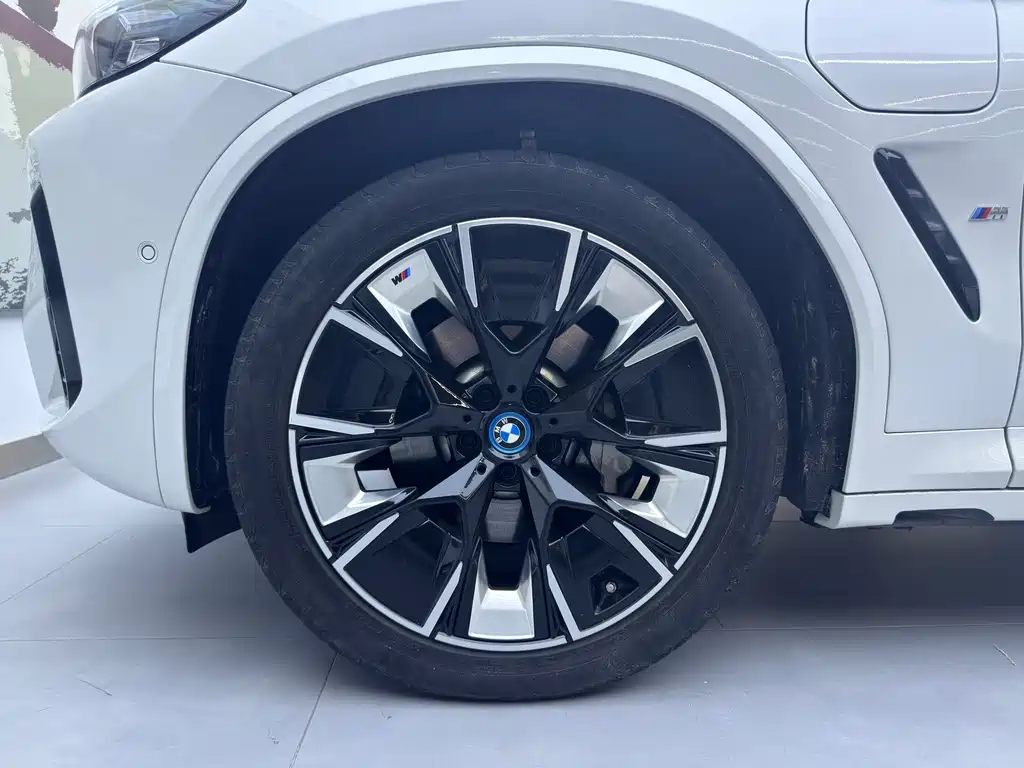BMW iX3 2024 — фото 19