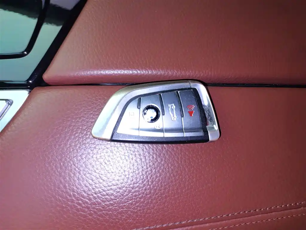 BMW 5 Series 2014 — фото 12