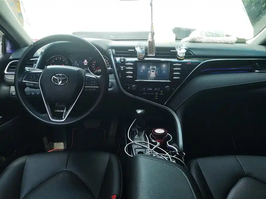 Toyota Camry 2018 — фото 12