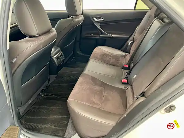 Toyota Reiz 2016