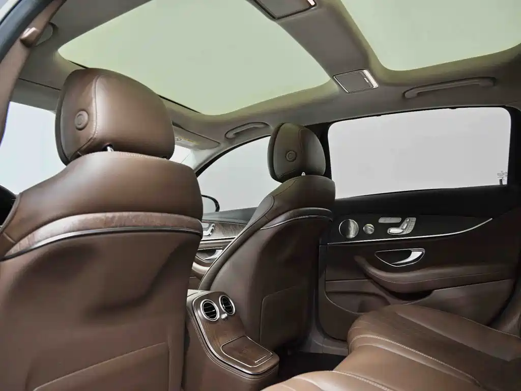 Mercedes-Benz E-Class 2022 — фото 29