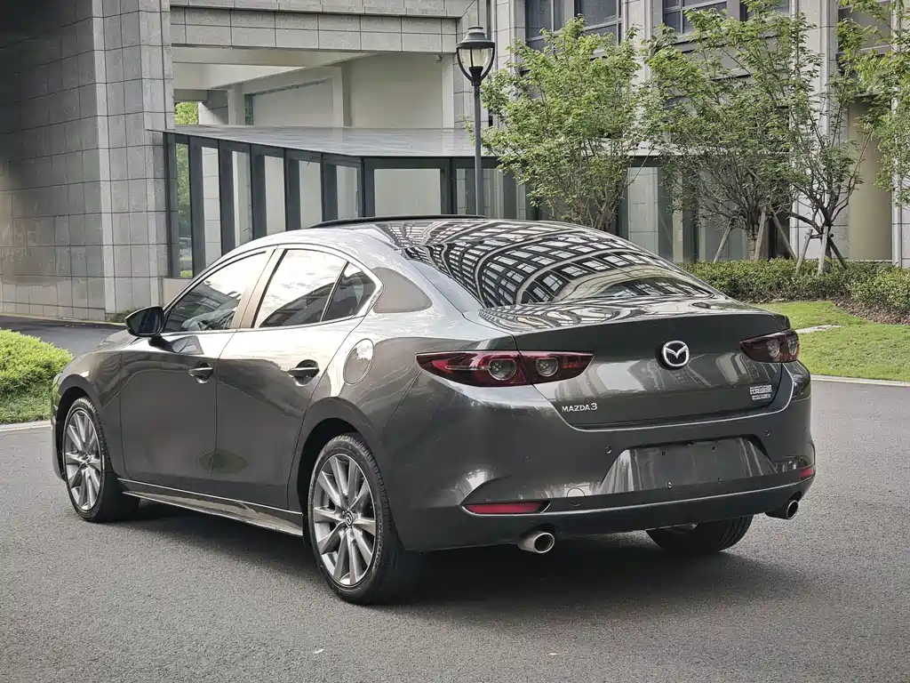 Mazda 3 Axela 2021 — фото 10