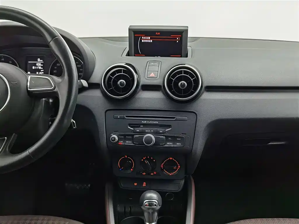 Audi A1 2015 — фото 12