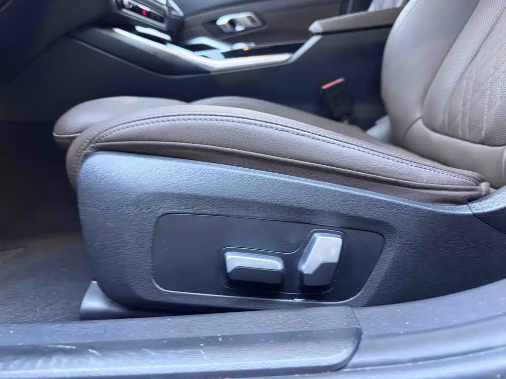 BMW 3 Series 2023 — фото 19