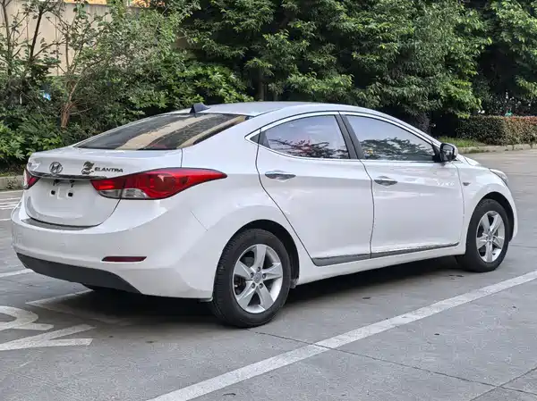Hyundai Elantra Langdong 2013