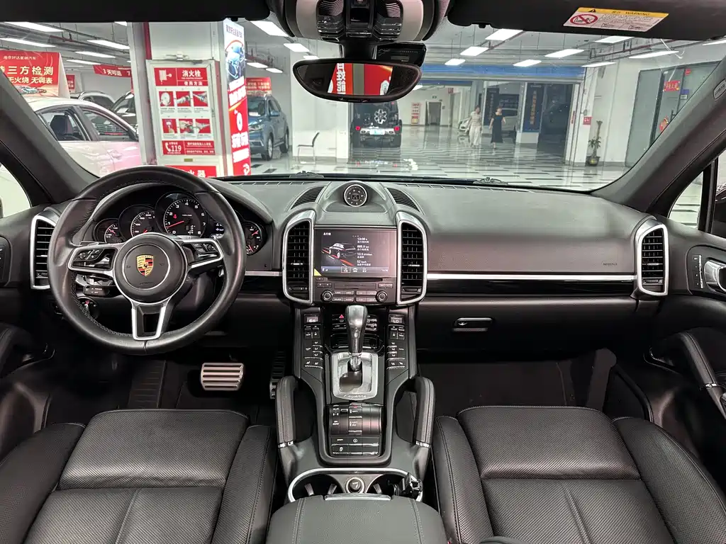 Porsche Cayenne 2017 — фото 20
