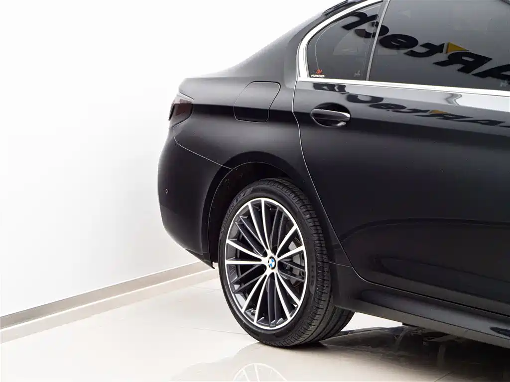 BMW 5 Series 2023 — фото 11