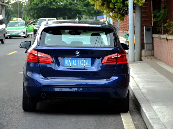 BMW 2 Series Station Wagon 2015