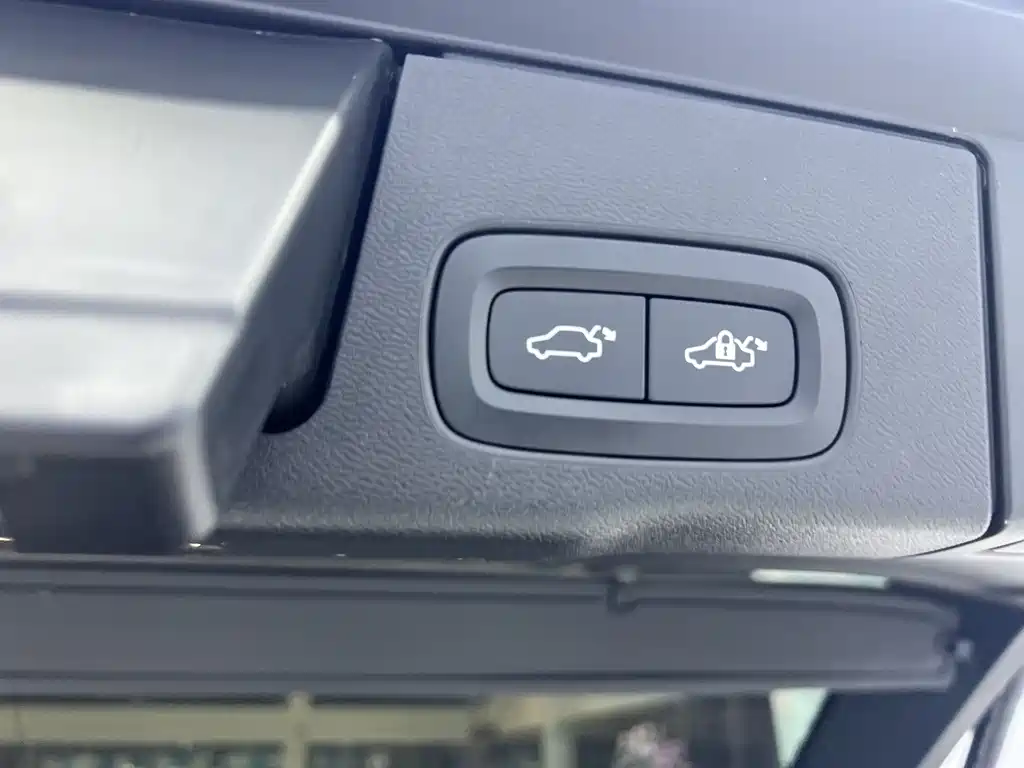 Volvo XC60 2020 — фото 16