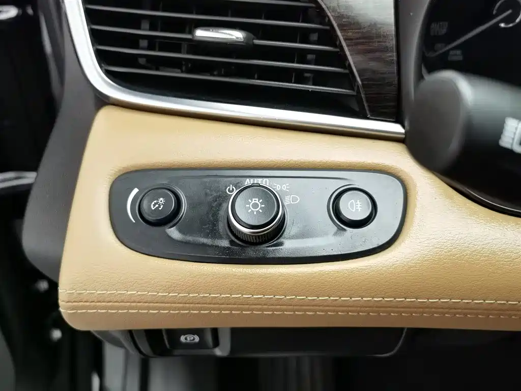 Buick LaCrosse 2018 — фото 21