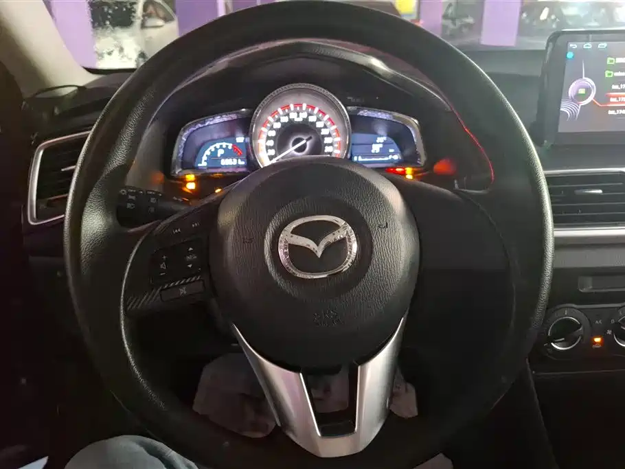 Mazda 3 Axela 2016 — фото 15