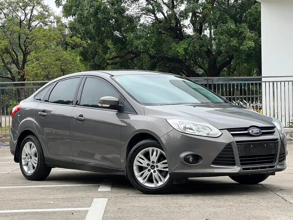 Ford Focus 2014 — фото 3