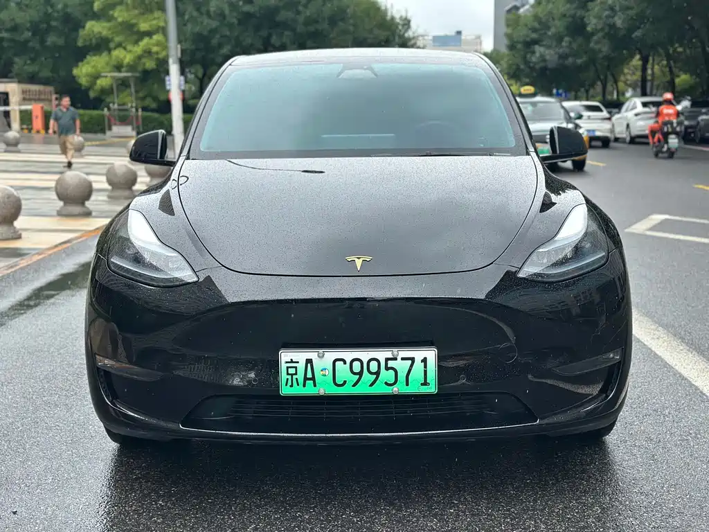 Tesla Model Y 2024 — фото 2
