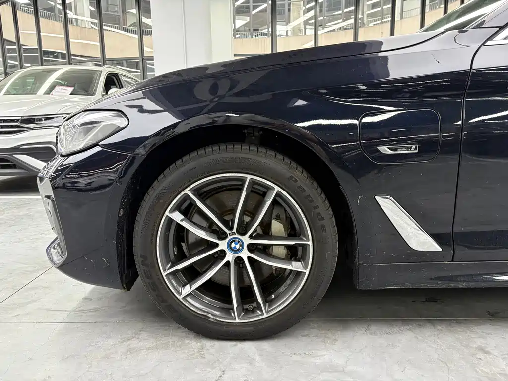 BMW 5 Series New Energy 2022 — фото 14
