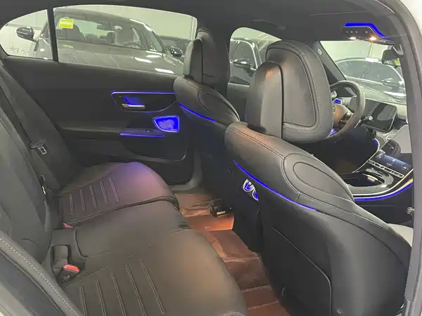 Mercedes-Benz C-Class 2024