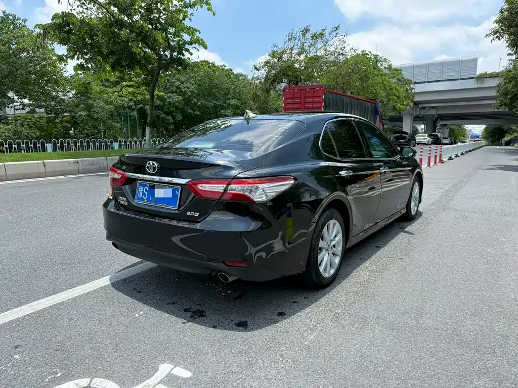 Toyota Camry 2019 — фото 3