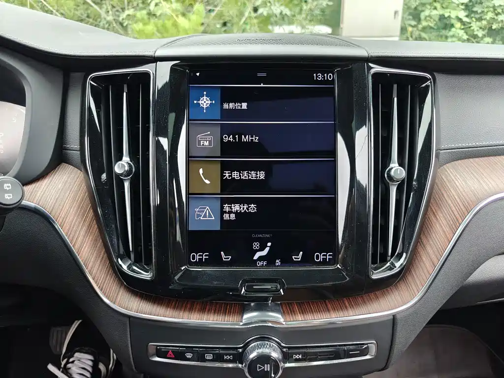 Volvo XC60 2021 — фото 18