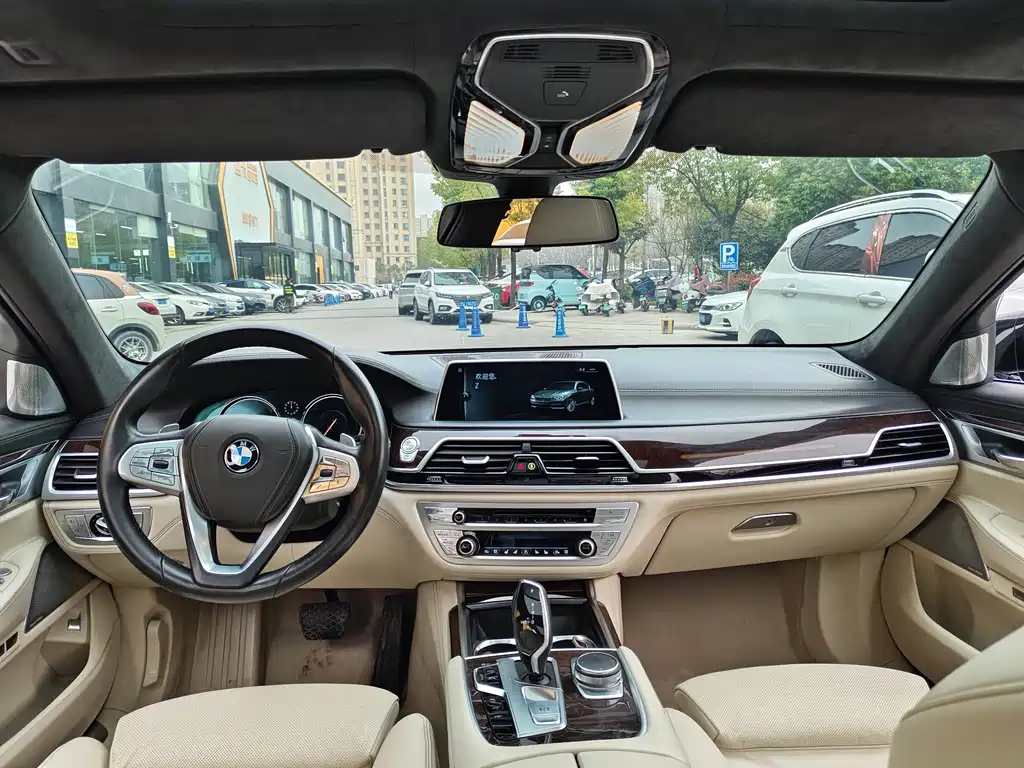 BMW 7 Series 2016 — фото 7