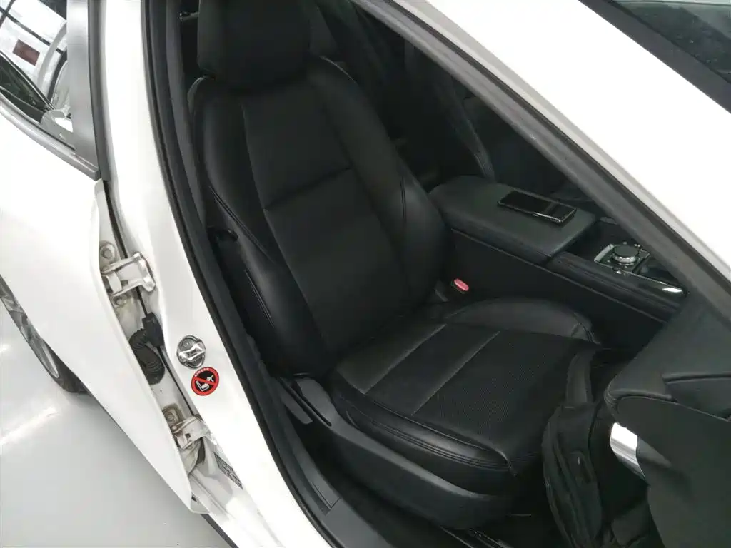 Mazda 3 Axela 2022 — фото 25