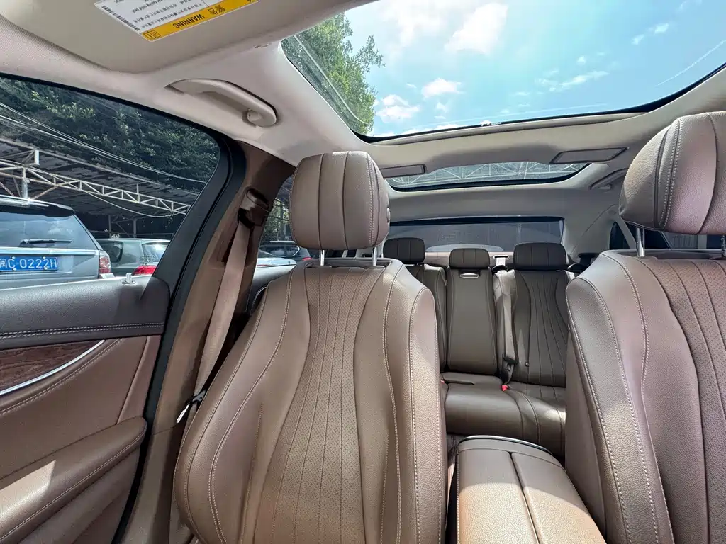 Mercedes-Benz E-Class 2023 — фото 10