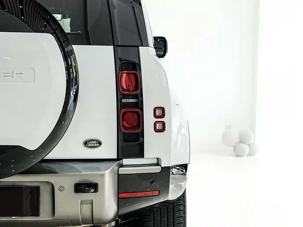 Land Rover Defender 2024 — фото 10