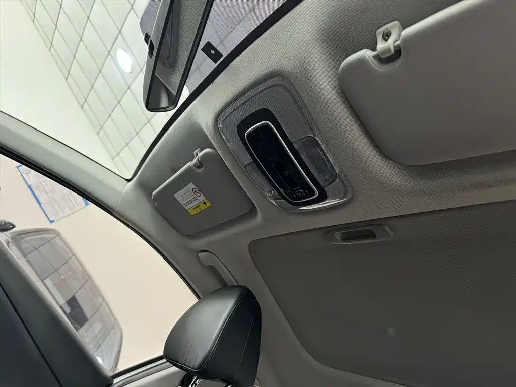 Hyundai Elantra 2022 — фото 13