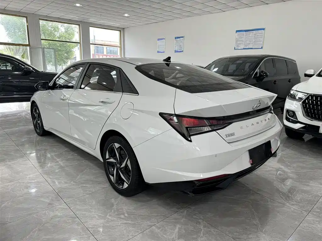 Hyundai Elantra 2022