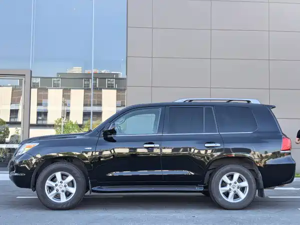 Lexus LX 2011