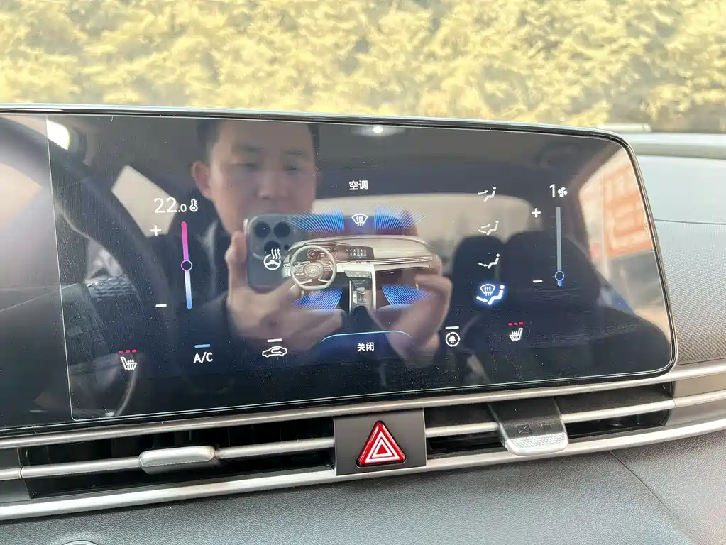 Hyundai Elantra 2022 — фото 21
