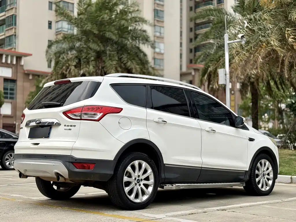 Ford Kuga 2014 — фото 13