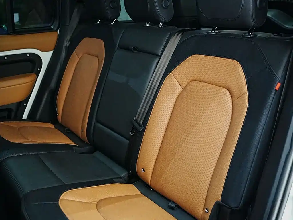 Land Rover Defender 2024 — фото 17