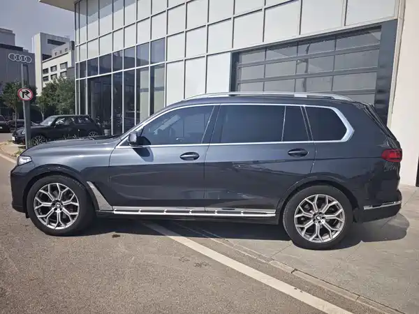 BMW X7 2021